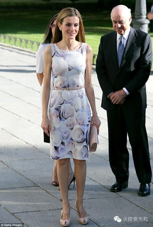 離婚再嫁入王室的歐洲最窮王后，如何穿出好品味？