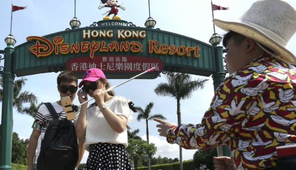 上海迪士尼忙著開張 香港迪士尼卻忙著裁員