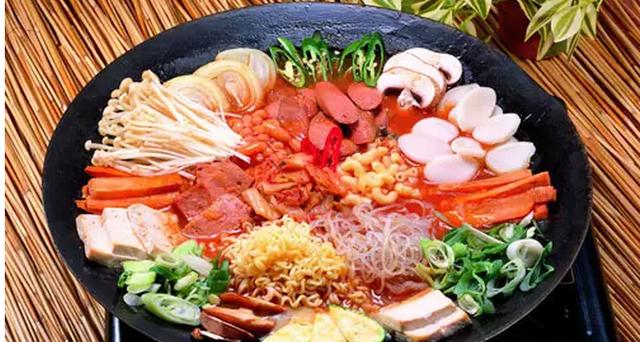 超美味的韓國部隊鍋的家常做法，趕緊試試吧！
