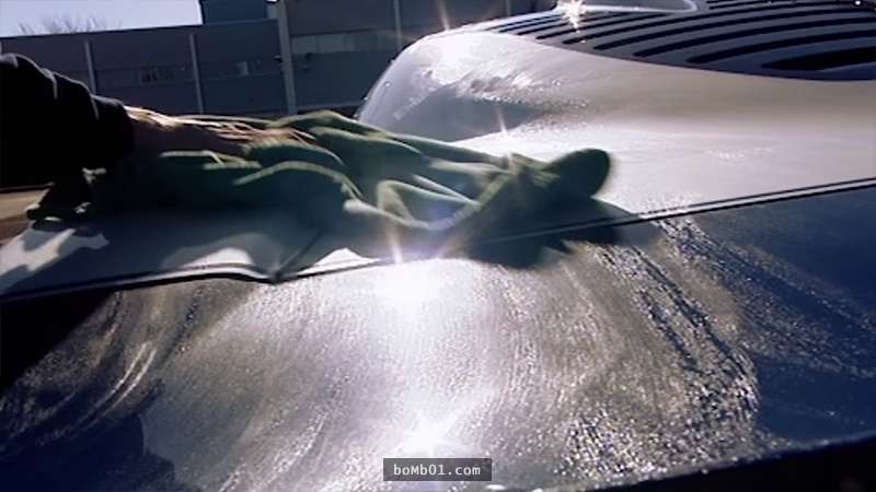 世界上最會洗車的人一次要價24萬，看完他的「洗車藝術」就了解為何一堆富豪要排隊給他洗車了！[內附影片]