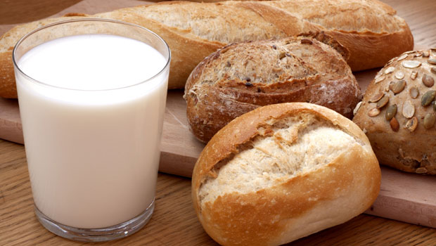 原來吃麵包不能配牛奶、喝拿鐵咖啡不能補鈣！吃錯食物搭配，營養都被浪費了