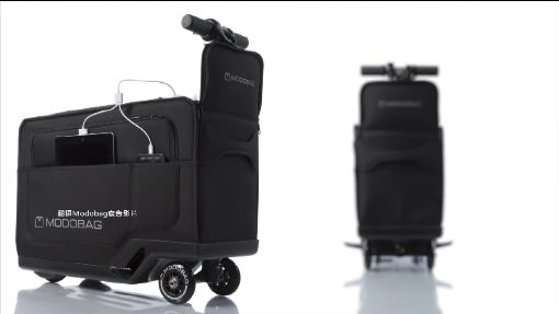 (有影片) 懶人福音！登機行李箱一秒變電動車 能收納還能「騎」