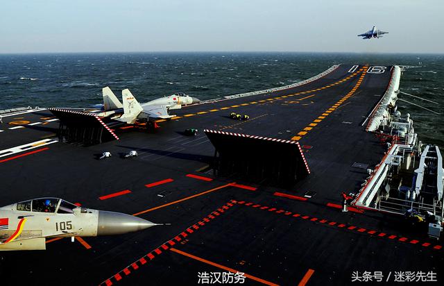 中國殲-15重型艦載機一細節一直被忽視：就這根鐵鉤價值不菲！
