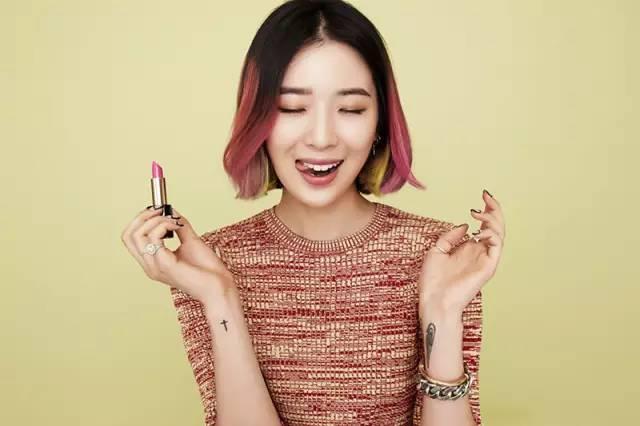 美籍韓裔「時尚博主」Irene Kim飆起染髮，時髦開掛！