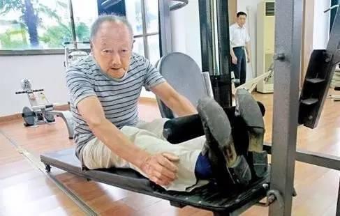 65歲以後,一個動作會令心腦血管崩潰,千萬別做!
