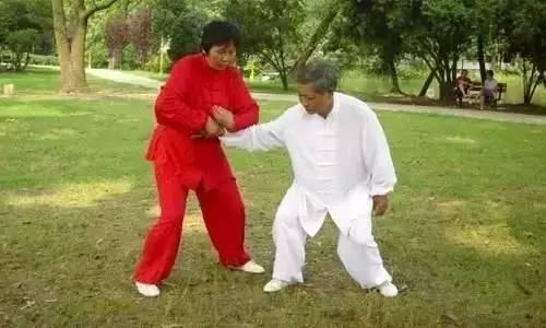 65歲以後,一個動作會令心腦血管崩潰,千萬別做!