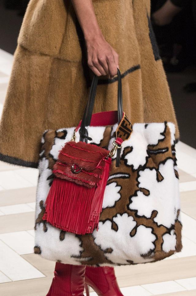 包包｜17年巴黎時裝週頂尖品牌包包大盤點！ Gucci家的一連串包包著實把我嚇壞了！
