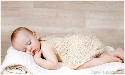 為什麼新生兒睡覺發出聲音，如何讓寶寶睡得安穩