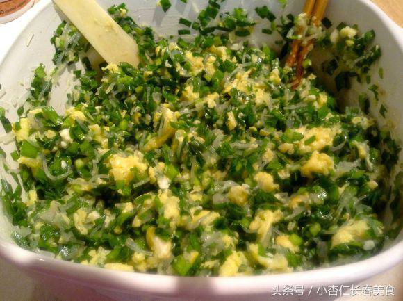 韭菜盒子這樣做,外焦里嫩又營養
