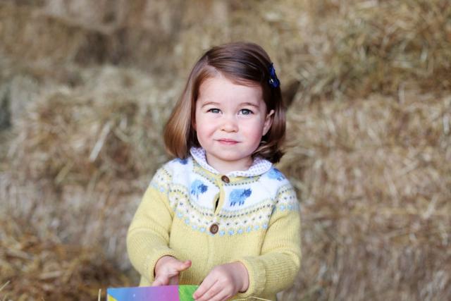 英國夏洛特小公主兩歲了！ 媽媽說她是“愛馬士”