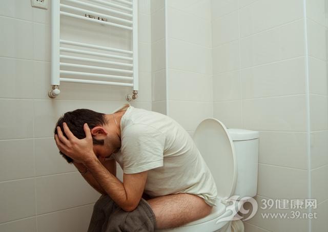 男人小便後做一件事,是預防前列腺炎的好習慣!