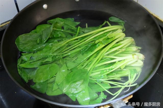 這個粥簡單易做，還能補鐵補血，有菜有肉營養好，老人孩子都愛吃