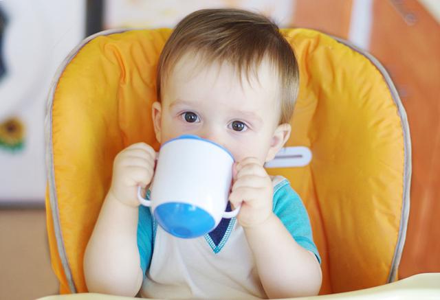 寶寶1歲後不能再用奶瓶？ 長期使用奶瓶原來有這麼多隱患！
