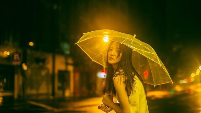 等一人,飲醉六月雨