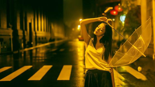 等一人,飲醉六月雨