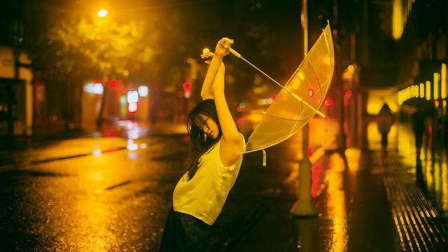 等一人,飲醉六月雨