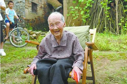 人過50後出現這些特徵,那一定會長壽,你能佔幾個?