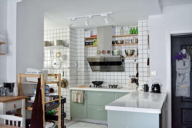 88平2居室自己設計小屋大愛工作台洞洞板和收納強大的廚房