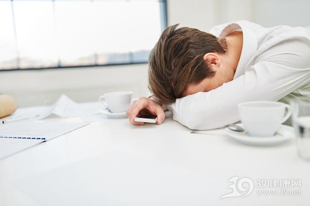 注意:眼睛出現3種變化,你的肝臟快不行了!