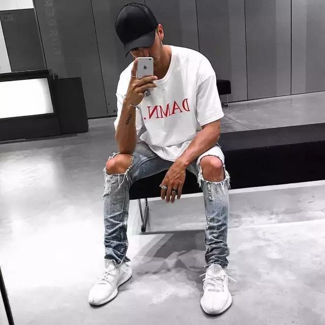 潮男的白T搭配法，5招凹成行走的荷爾蒙！