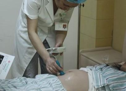 順產生下寶寶後，產婦突然大叫肚子疼，再次檢查醫生嚇出一身冷汗