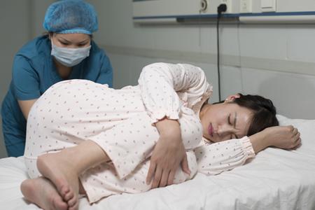 順產生下寶寶後，產婦突然大叫肚子疼，再次檢查醫生嚇出一身冷汗