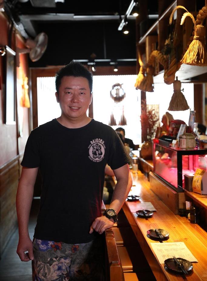 老闆劉建成和好友胡一帆一起開店，打造理想中的輕鬆食堂。
