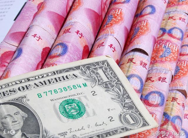 結婚半年富婆婆給我卡讓我管家,中午買菜付錢時收銀員一話我傻了