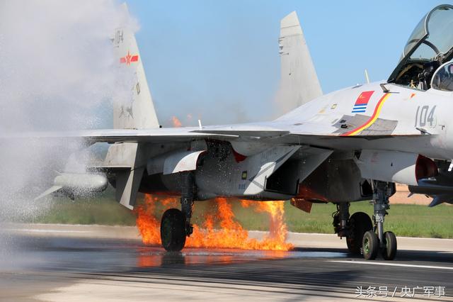 獨家｜殲-15滿載燃油空中撞鳥起火生死時速“驟風營救”