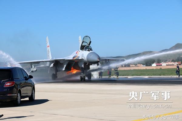 獨家|殲-15滿載燃油空中撞鳥起火生死時速“驟風營救”