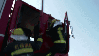 獨家|殲-15滿載燃油空中撞鳥起火生死時速“驟風營救”