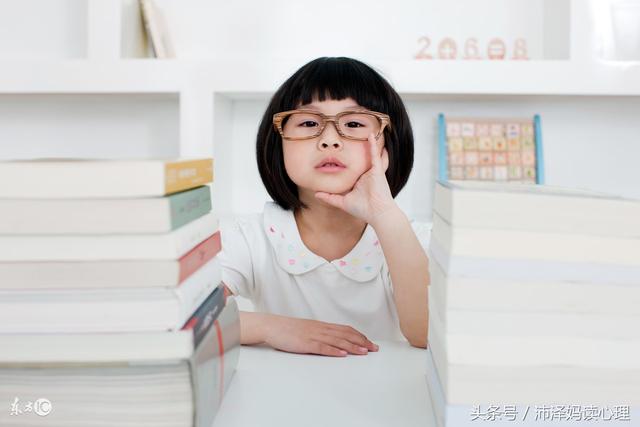 不管多難,千萬別在孩子麵前哭窮,不然會影響他長大後的賺錢能力