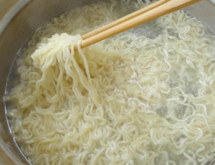 不要再泡方便麵了,換個吃法,口味自己調,簡單營養美味好吃到爆