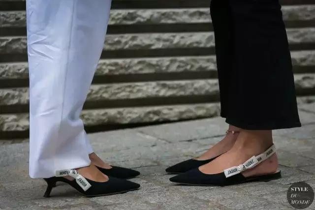 小白鞋穿膩了？ 是時候來雙經典又時髦的小黑鞋了！