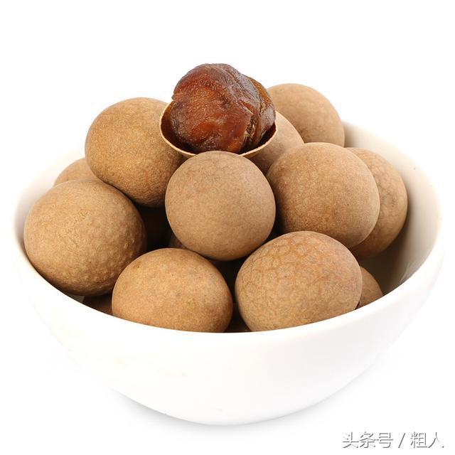 指甲上有豎紋、白點? 這是身體在向你求救,吃這幾樣食物可改善