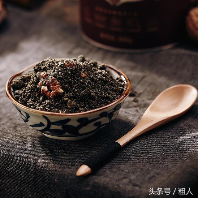 指甲上有豎紋、白點? 這是身體在向你求救,吃這幾樣食物可改善