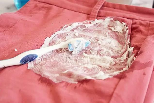 衣服不管染上什麼,用這招都能洗掉!
