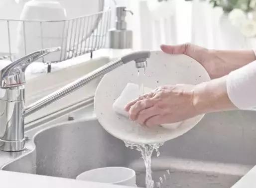 洗碗應該先浸泡？ 錯！ 洗碗方法不對，細菌增加7倍！