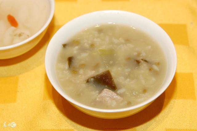 男人們不想被前列腺炎拖累下半生,這3類食物要少吃!