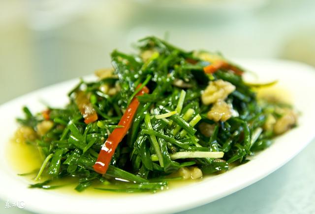 男人們不想被前列腺炎拖累下半生,這3類食物要少吃!