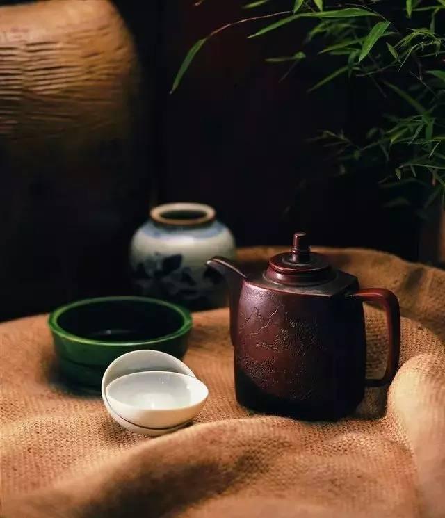 最好的生活:杯中有茶,口袋有錢,手中有書