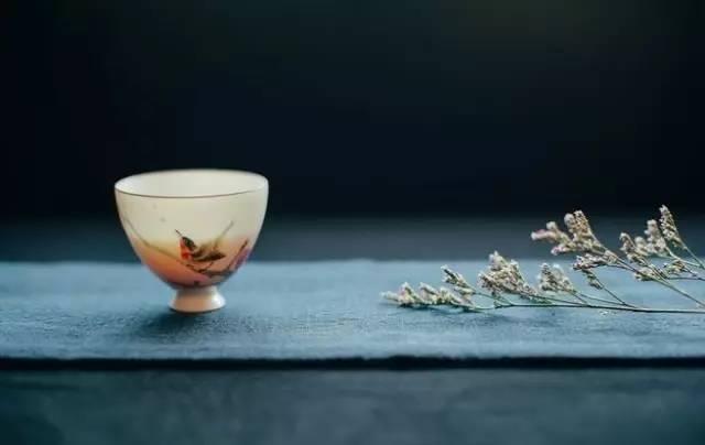 最好的生活:杯中有茶,口袋有錢,手中有書