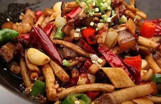 5種食物別在晚餐吃,失眠三高風險高! 營養專家都列入了黑名單