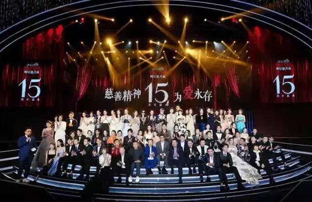 婚禮合影很重要! 不耍心機何來C位? 新娘們可別被自己合影醜哭!