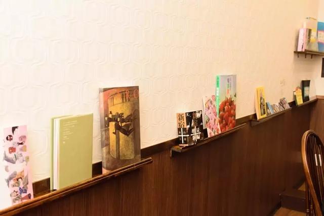 這家店只有12個座位、1個店員,每天提供1種菜,卻月入100萬日元