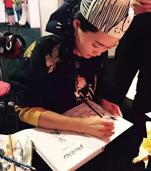 90後的中國美女,用繪畫驚艷了全世界,有6億人看過她的畫作!