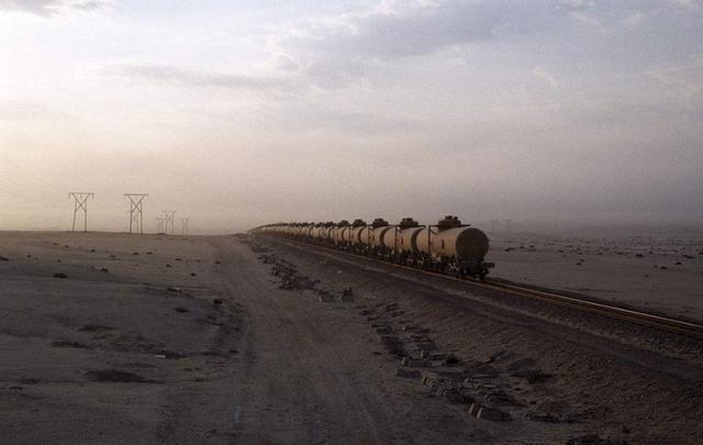 最神奇“沙漠”坐擁百億噸水卻寸草不生，資源豐富通火車有公路