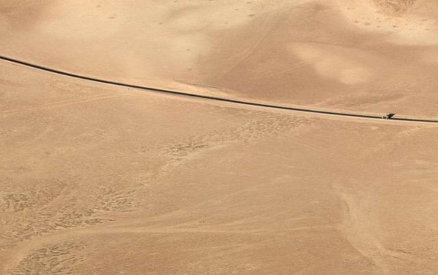 最神奇“沙漠”坐擁百億噸水卻寸草不生，資源豐富通火車有公路