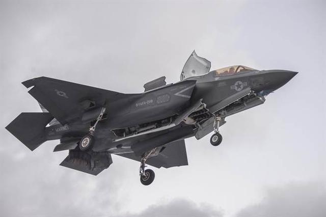 F-18要變身隱形戰機，多面“夾擊”下的F-35這回慘了！