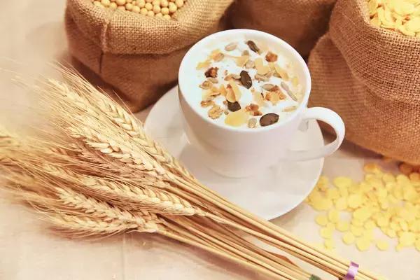 人生一杯茶，何必太清醒